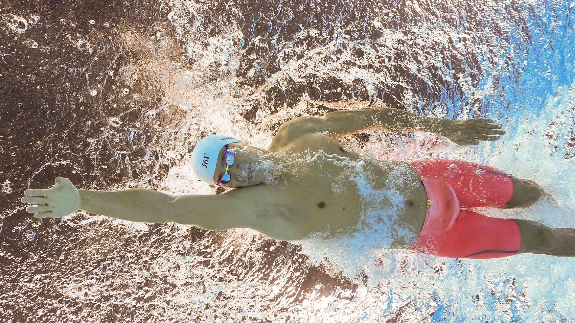 球队发布赛季纪录片呈现幕后故事展现运动员真实状态，nba球员纪录片